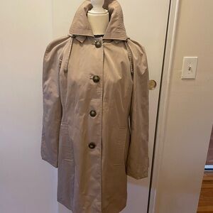 Elegant Women's Beige Trench Coat
